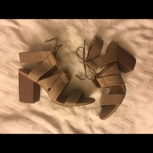 tan sandals / heels